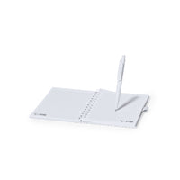 Set quaderno e penna con estratti di pietra